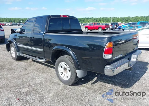 2004 Toyota Tundra Sr5 V8 z USA, uszkodzony, nr VIN 5TBBT44104S442153